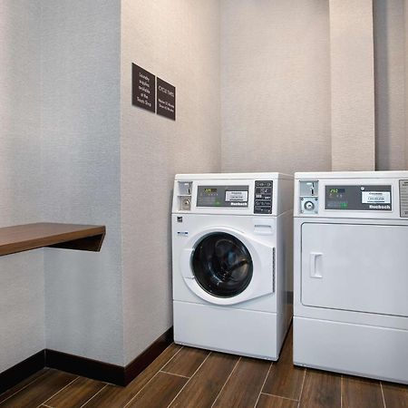 Hampton Inn & Suites Ottawa West, Ontario, Canada Экстерьер фото