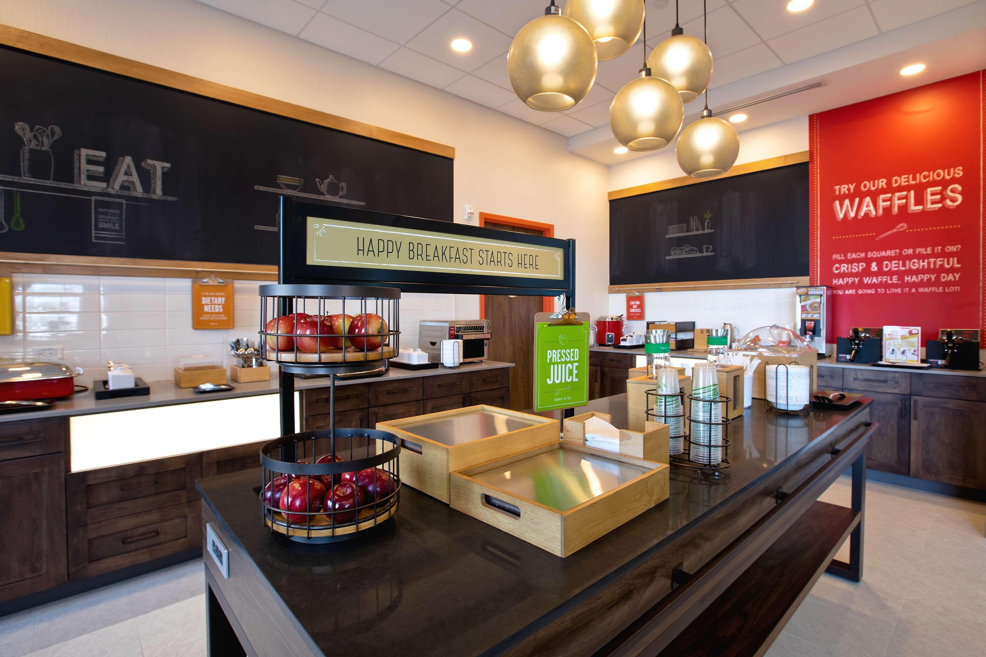 Hampton Inn & Suites Ottawa West, Ontario, Canada Экстерьер фото