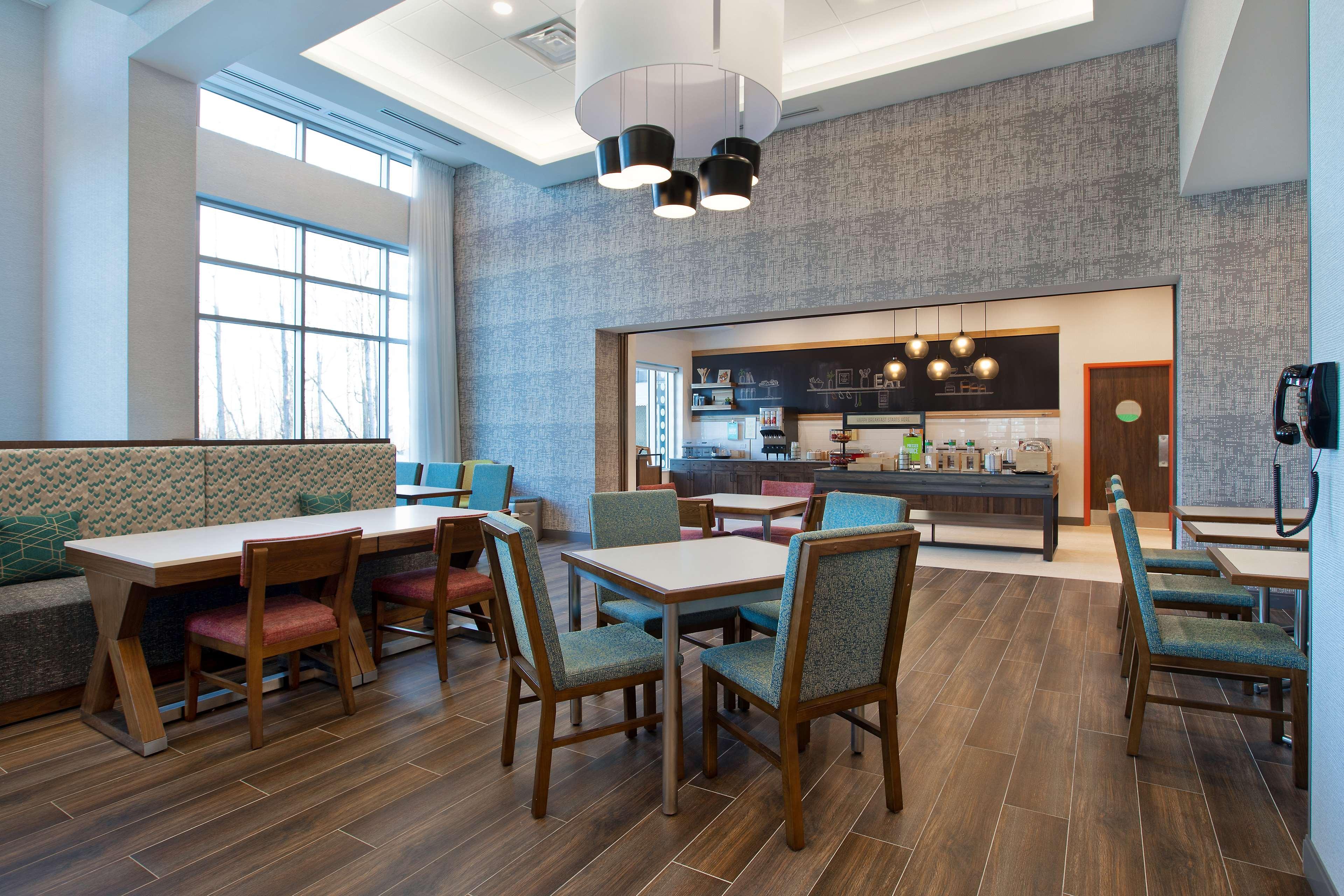 Hampton Inn & Suites Ottawa West, Ontario, Canada Экстерьер фото