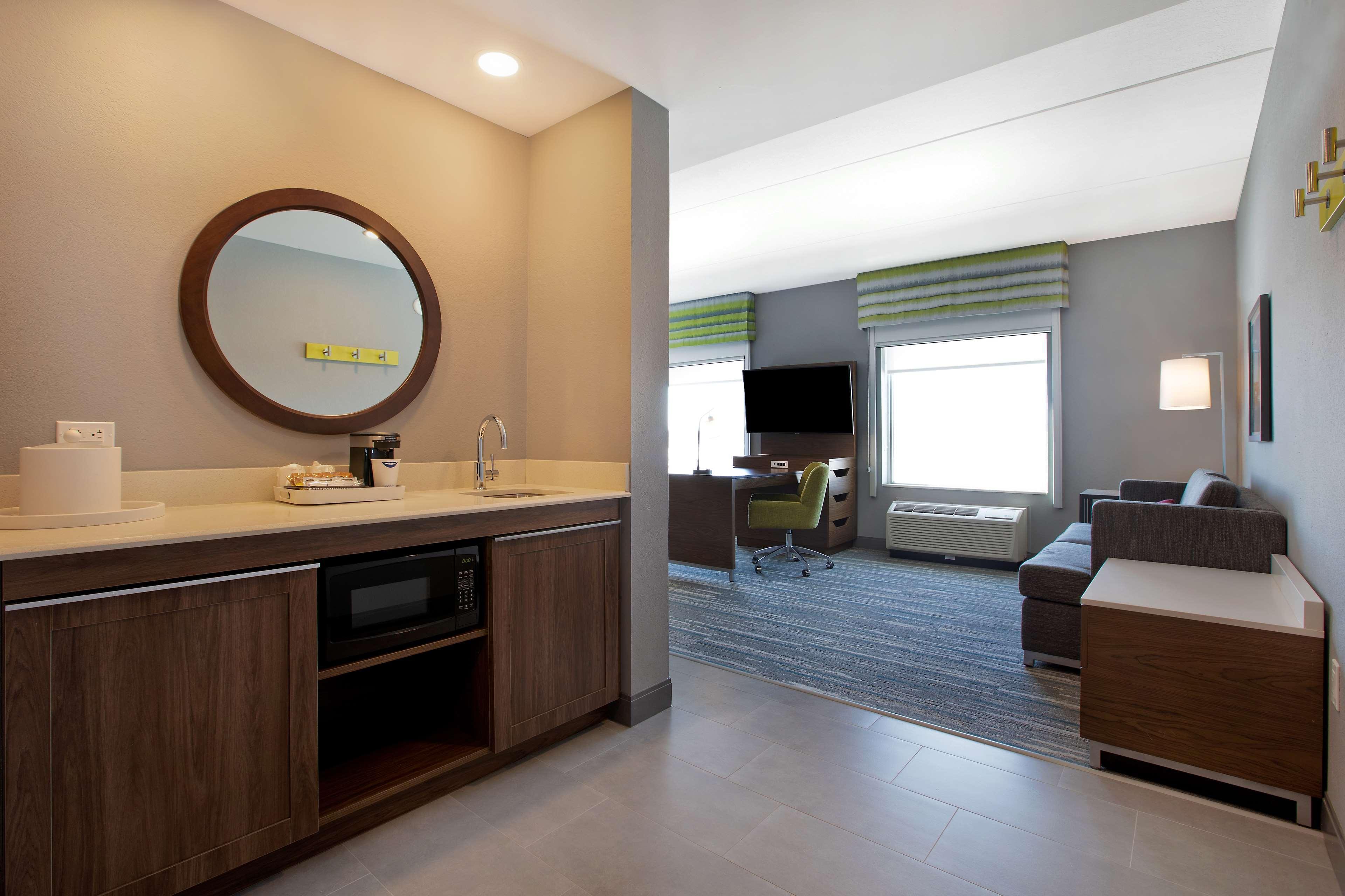 Hampton Inn & Suites Ottawa West, Ontario, Canada Экстерьер фото
