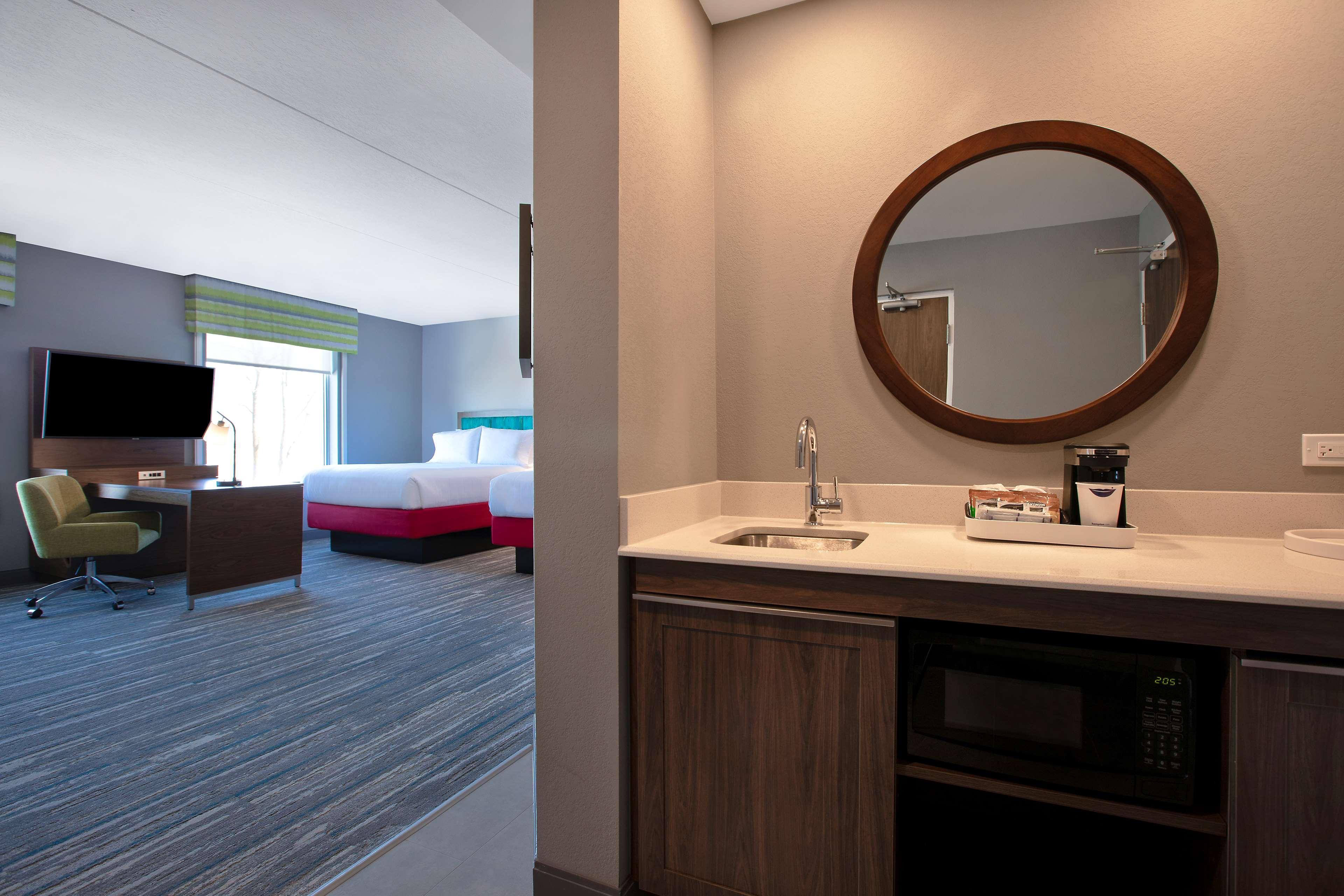 Hampton Inn & Suites Ottawa West, Ontario, Canada Экстерьер фото