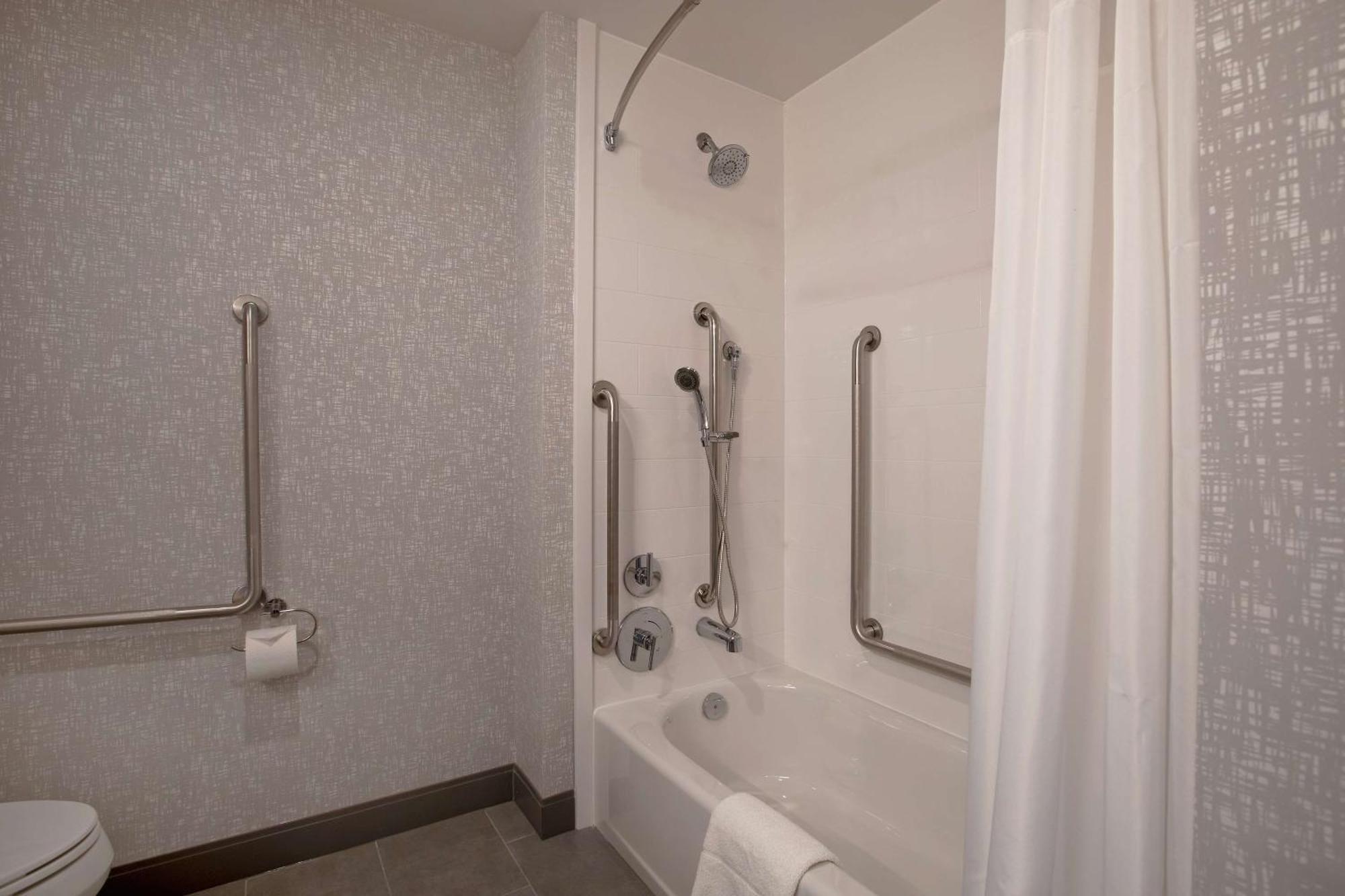 Hampton Inn & Suites Ottawa West, Ontario, Canada Экстерьер фото