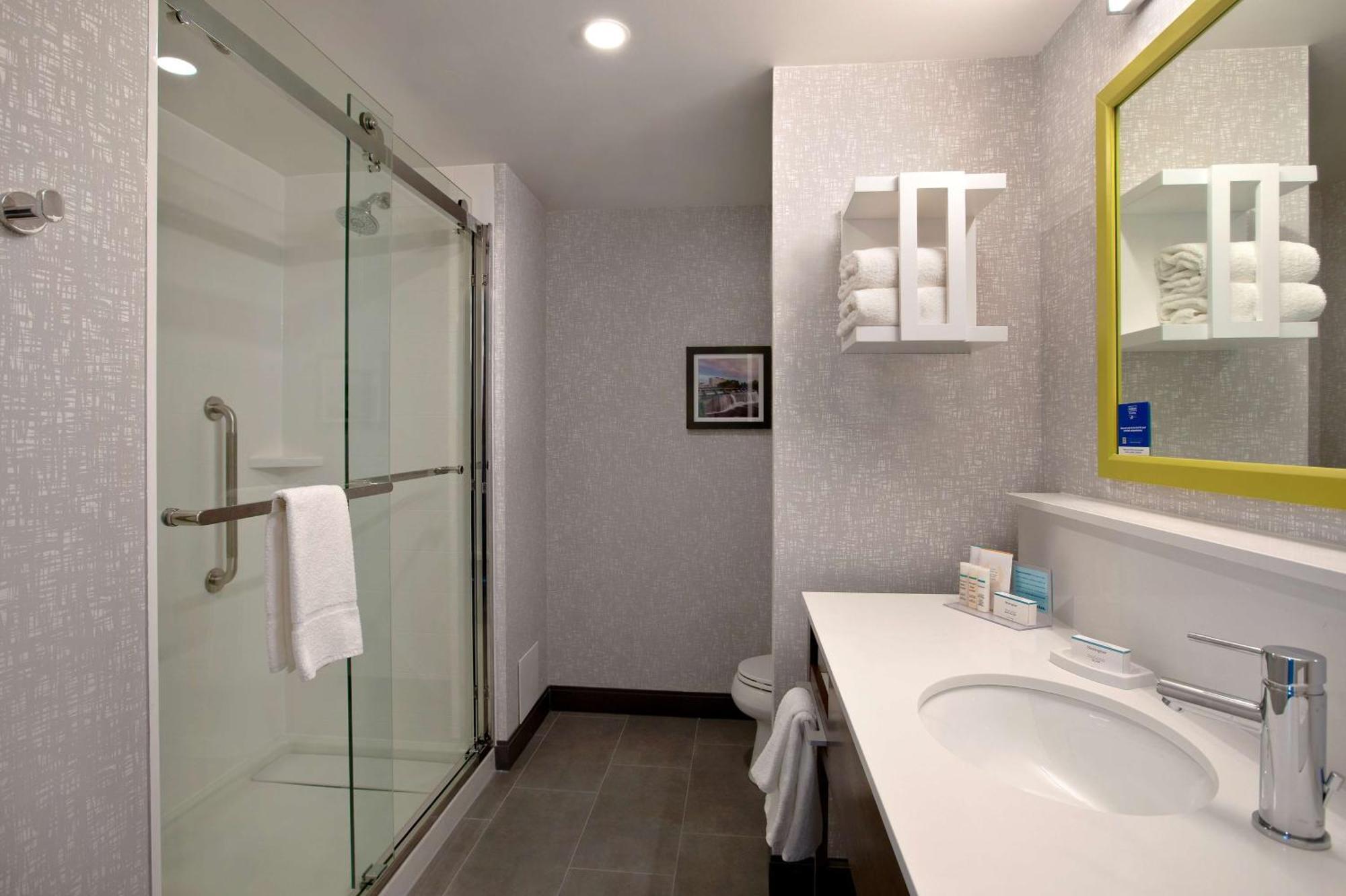 Hampton Inn & Suites Ottawa West, Ontario, Canada Экстерьер фото